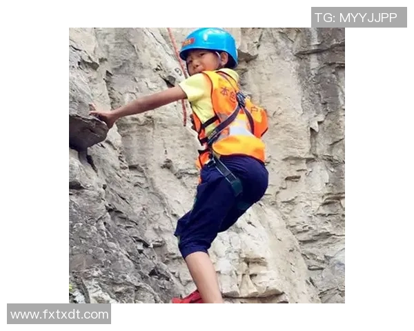 武汉攀岩队的灵活性揭秘:挑战极限与团队协作的完美结合 武汉攀岩队的灵活性揭秘:挑战极限与团队协作的完美结合